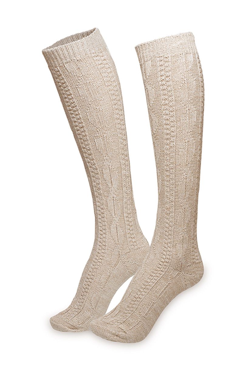 Beige Kniestrümpfe aus Wolle ergänzen perfekt traditionelle Trachtenmode.