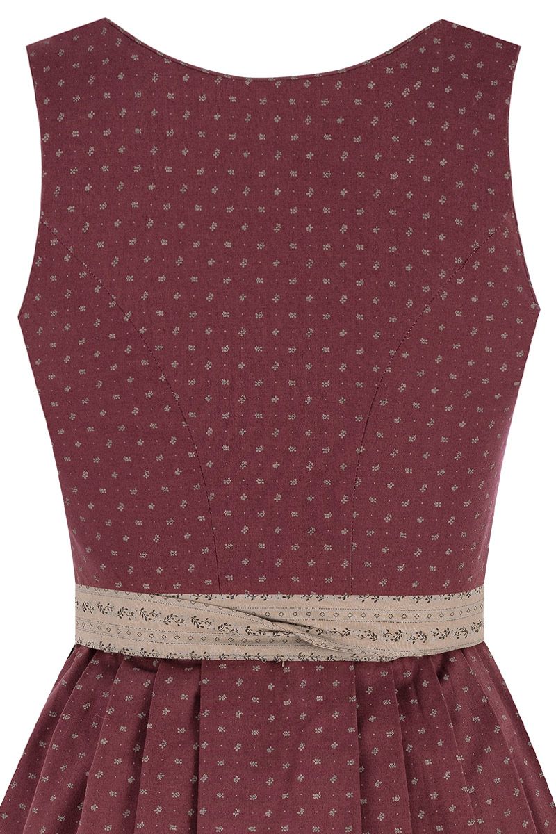 Rückenansicht eines weinroten Trachtenkleids mit Muster und beigem Gürtel von MOSER Trachten.