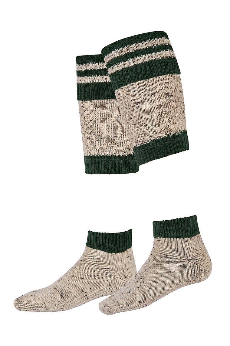 Gestrickte Trachtensocken und Stutzen in Grün und Beige von MOSER Trachten.