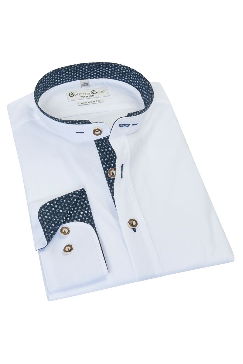 Elegantes weißes Trachtenhemd mit dunkelblauen Details von MOSER für Herren.