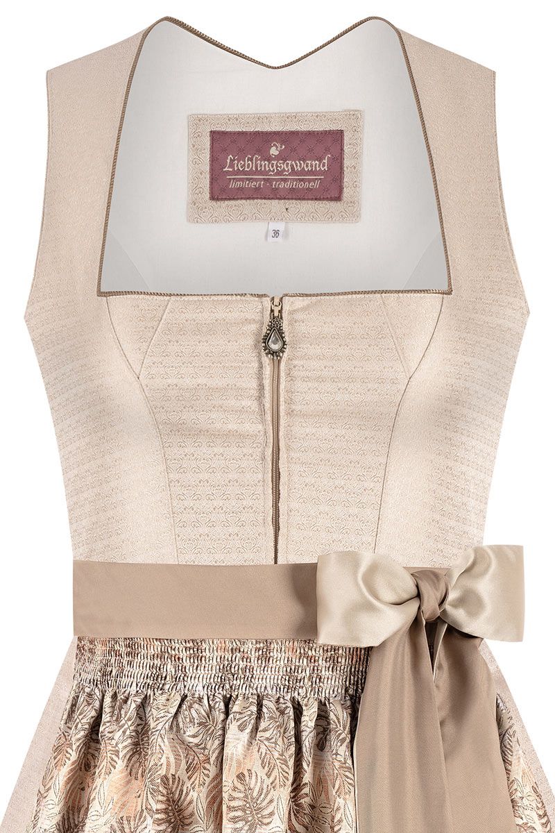 Elegantes Moser-Dirndl in Beige mit feiner Stickerei und Taillenschleife.