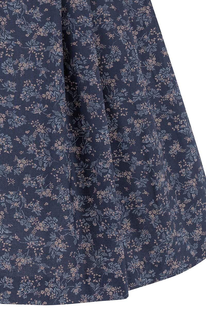 Dunkelblauer Trachtenrock mit zartem Blumenmuster von MOSER Trachten.